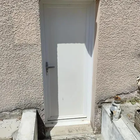 Confortable A 40 M², Terrasse * Breuillet (Charente-Maritime)